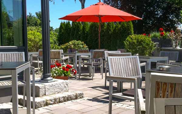 Terrasse und Außenbereich zum Verweilen für laue Sommernächte